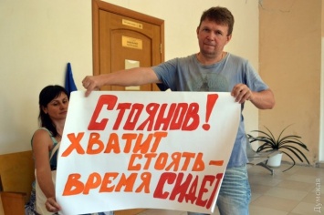 Экс-прокурор Стоянов приостановил тяжбу о своем увольнении - надеется на Конституционный суд