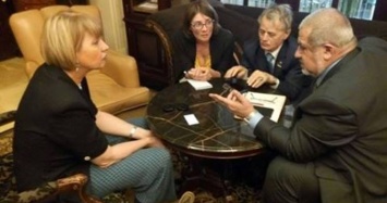В Киеве европейский дипломат встретилась лидерами крымских татар