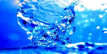 Ученые показали, как вода может «течь назад во времени» (ВИДЕО)