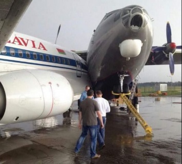 Непогода в Минске: В аэропорту столкнулись два самолета