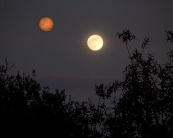 Россияне увидят уникальное "слияние" Луны и Марса 14 июля