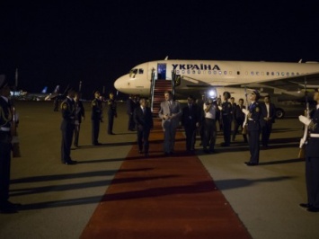 П.Порошенко начал официальный визит в Азербайджанскую Республику
