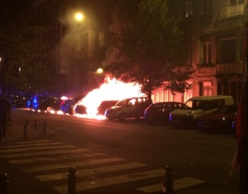 В Брюсселе ночью сожгли до девяти автомобилей
