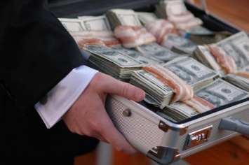 Прокуратура: «Ощадбанк» подарил два миллиарда «банку Колобова»