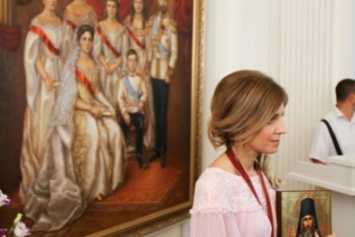 Ливадийский дворец получил в дар от Поклонской картину с изображением царской семьи