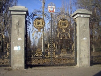 Мэр Николаева считает причастным к демонтажу надписи «1941-1945» в парке Победы взяточника Романчука