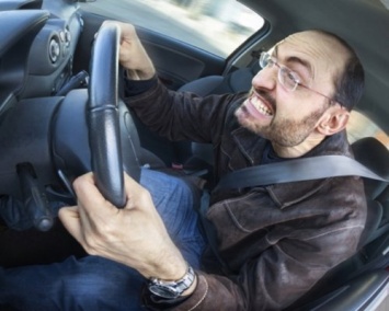 Ученые: Большинство водителей допускают гнев и агрессию на дорогах