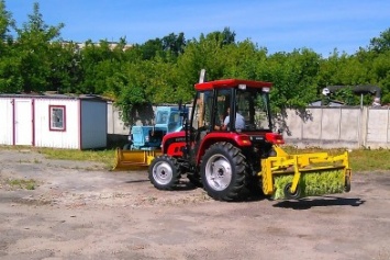 На КП «Сумыжилкомсервис» появился трактор за 410 000 грн (ФОТО)