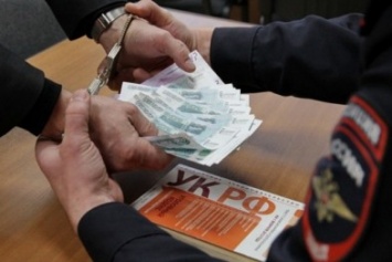 В Крыму 7 сотрудников ДПС попались на взятках