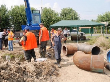 Работы по ремонту водопровода в Ужгороде продолжались и ночью