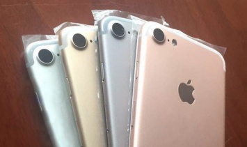 IPhone 7 в четырех цветах позирует на живых фото
