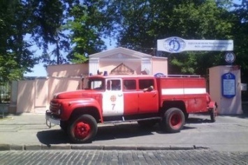 В Одессе на Французском бульваре горел полицейский спорткомплекс (ФОТО)