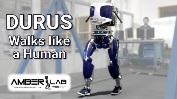 Еще один робот научился ходить, как настоящий человек