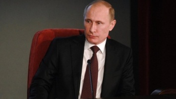 Владимир Путин поздравил Оланда со днем взятия Бастилии