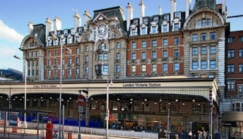В Лондоне пожар возле вокзала заблокировала поезда