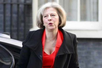 Конфуз в Британии: в Twitter по ошибке поздравили с избранием премьер-министром гламурную модель, рекламирующую нижнее белье