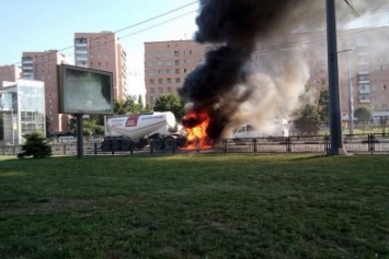 Пожар на проспекте Гагарина: на дороге загорелся цементовоз (ФОТО)