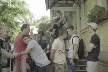 В Киеве "азовцы" заблокировали информационное агентство ГолосUA