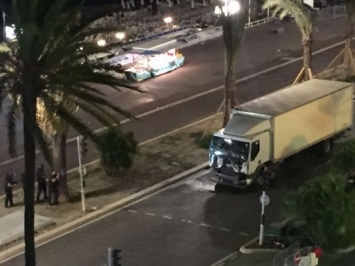 Опубликовано видео момента атаки террористов в Ницце
