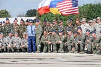 В Киеве утверждают, что до конца года НАТО поможет ликвидировать ДНР и ЛНР