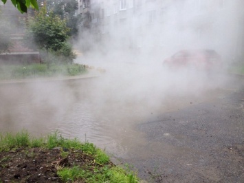 В Москве возле проезда Зарево прорвала труба с горячей водой