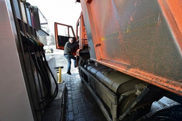 Цена бензина выросла в РФ за неделю на 14 копеек - Росстат