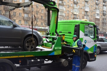 Москвичи смогут забирать автомобили со штрафстоянок без предоплаты