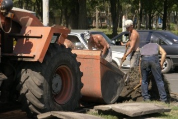 В Покровске (Красноармейске) продолжают обновлять тротуары