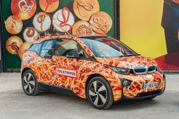 Не арт-кар и не искусство: Маурицио Кателлан создал ироничную версию BMW i3