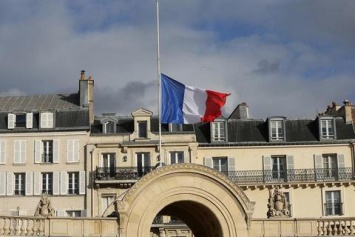 Франция объявила трехдневный траур