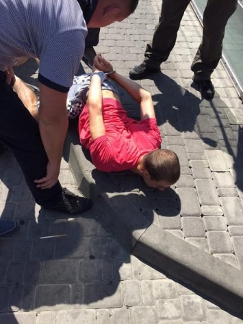 В Киеве задержали патрульного по подозрению во взяточничестве