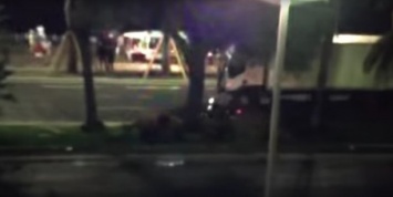 Опубликовано видео попытки мотоциклиста остановить водителя грузовика в Ницце