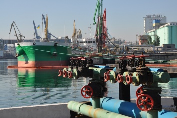 Одесская нефтегавань впервые за полвека приняла под выгрузку сразу три танкера