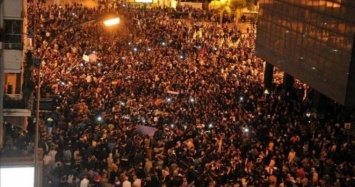 На улицы Стамбула вышли тысячи людей? очевидец