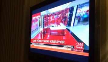 Военные прервали прямую трансляцию CNN Turk