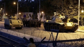 В ходе попытки военного переворота в Турции пострадали около 60 человек