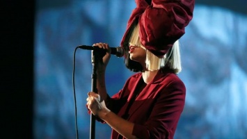 Впервые 4 августа Sia даст концерт в Москве