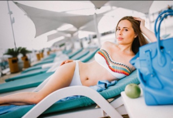 Юлия Михалкова порадовала поклонников фото в купальнике