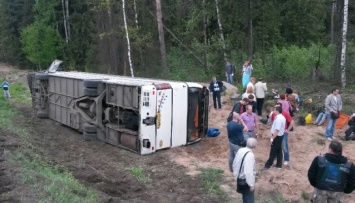 Под Иркутском перевернулась маршрутка с туристами, есть погибший