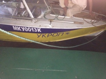 В Николаевской области спасли мужчину, которого на лодке относило в открытое море