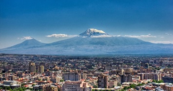 Армения: оппозиция захватила полицейский участок в Ереване и требует отставки правительства