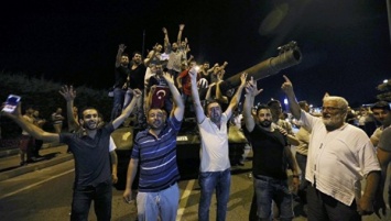 Эрдоган гордится турецким народом, что тот смог противостоять госперевороту