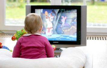 Ученые: Просмотр телевизора делает кости детей слабыми