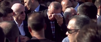 На похоронах соратника Эрдоган не выдержал и заплакал