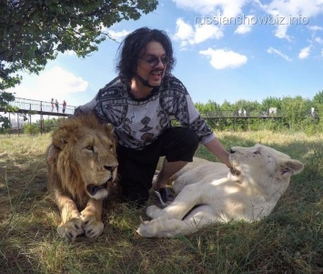 Филипп Киркоров сфотографировался со львами