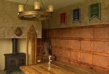 Фанаты Гарри Поттера обустроили часть Хогвартса в собственном доме