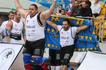 Марицуполец Александр Лашин вместе с львовянином выиграли Чемпионат мира по стронгмэну (ФОТО)