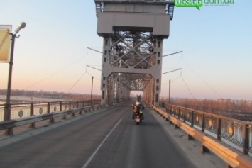 На следующей неделе планируется начать ремонт дорожного покрытия на Крюковском мосту