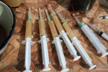 Полиция накрыла в Каменском студию "клубнички" и наркопритон