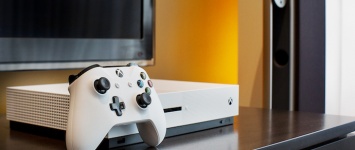 Улучшенная версия Xbox One поступит в продажу 2 августа